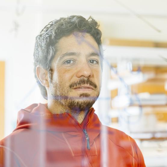 estudiante en un laboratorio