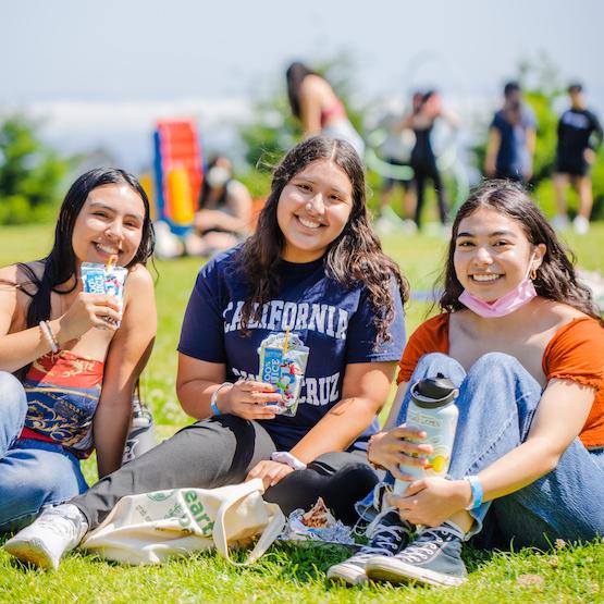 Students at Oakeschella event on campus